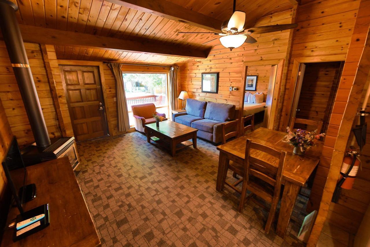 Castle Mountain Chalets Экстерьер фото