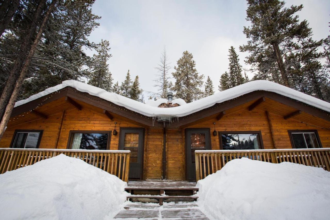 Castle Mountain Chalets Экстерьер фото