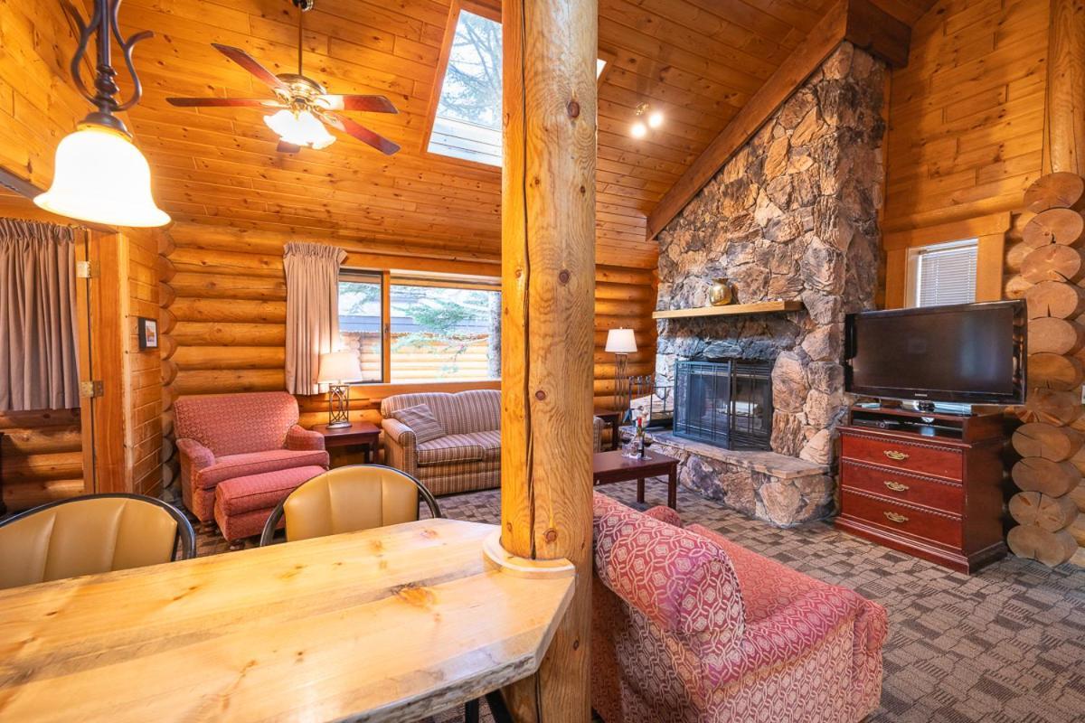 Castle Mountain Chalets Экстерьер фото