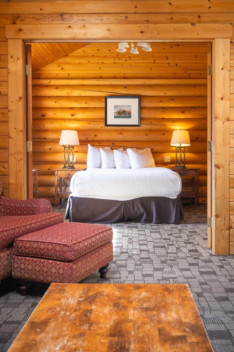 Castle Mountain Chalets Экстерьер фото