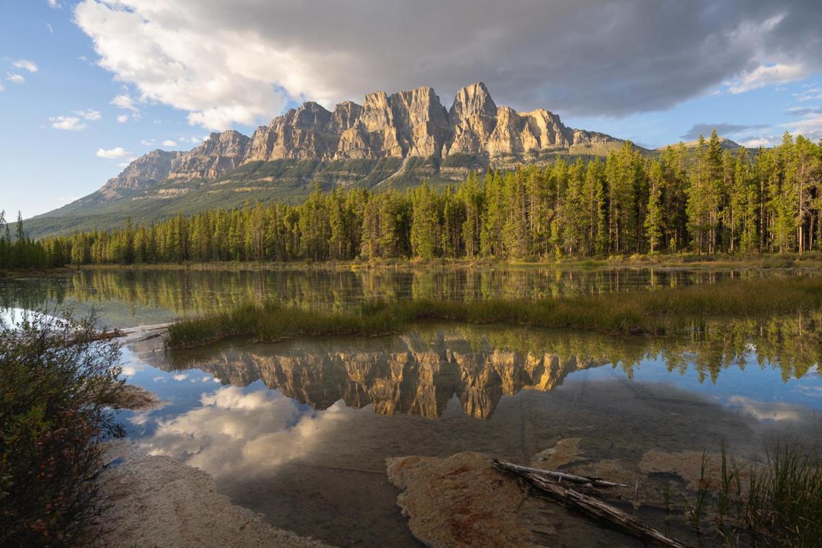 Castle Mountain Chalets Экстерьер фото