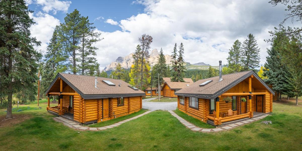 Castle Mountain Chalets Экстерьер фото