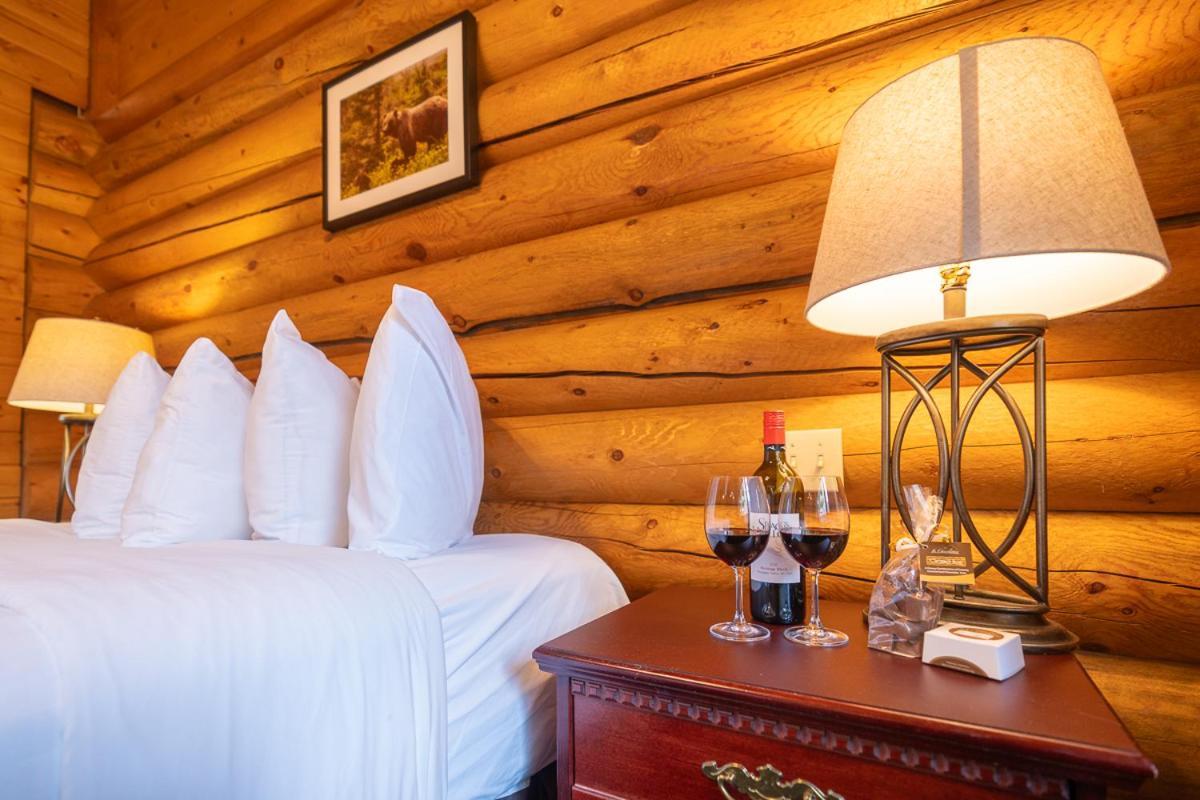 Castle Mountain Chalets Экстерьер фото